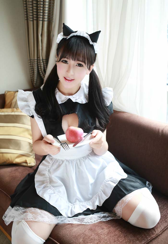 萌妹镂空开胸女仆装cos诱惑