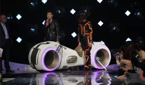 男子穿<em>50万</em>钢铁侠盔甲相亲 拒绝4名女嘉宾 - 微