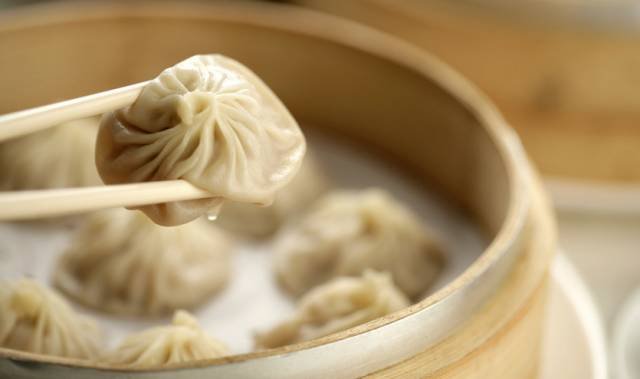 真正的杭州小笼包是介个样子滴, 人家是死面滴不是发面好么 荷兰兜哪