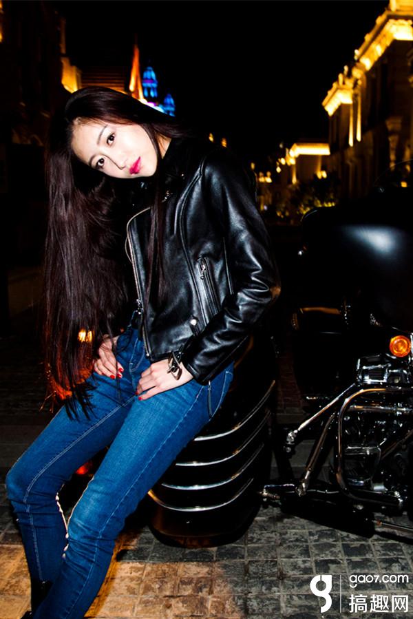 90后最美大学教师 许多语儿教你练马甲线-搞趣扒女神