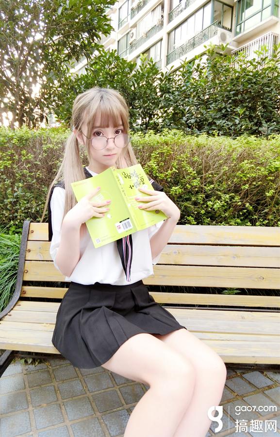 少女偶像玩游戏被惨虐 游戏风云美女主持李华婷-搞趣扒女神